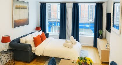 Elegant Windsor Flat -Short Walk to Windsor Castle, River Thames &Train Station