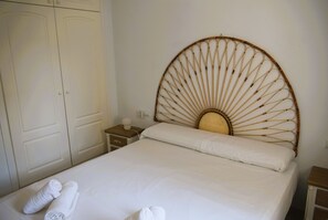 Iron/ironing board, free WiFi, bed sheets