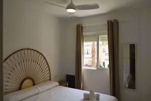 Iron/ironing board, free WiFi, bed sheets
