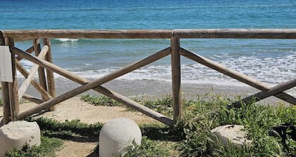 Semi-detached villa 10 mt from the sea of Noto Marina, sleeps 6, yes animals