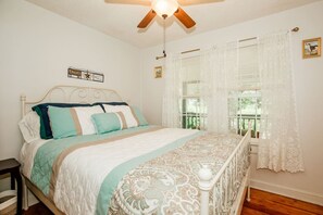 2 bedrooms, desk, iron/ironing board, WiFi