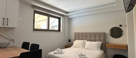 1 soverom, strykejern/-brett, wi-fi (inkludert) og sengetøy