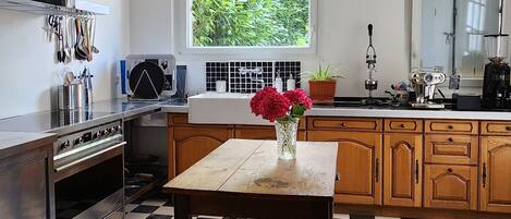 Micro-ondes, four, plaque de cuisson, lave-vaisselle