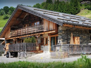 تفاصيل الفندق من الخارج