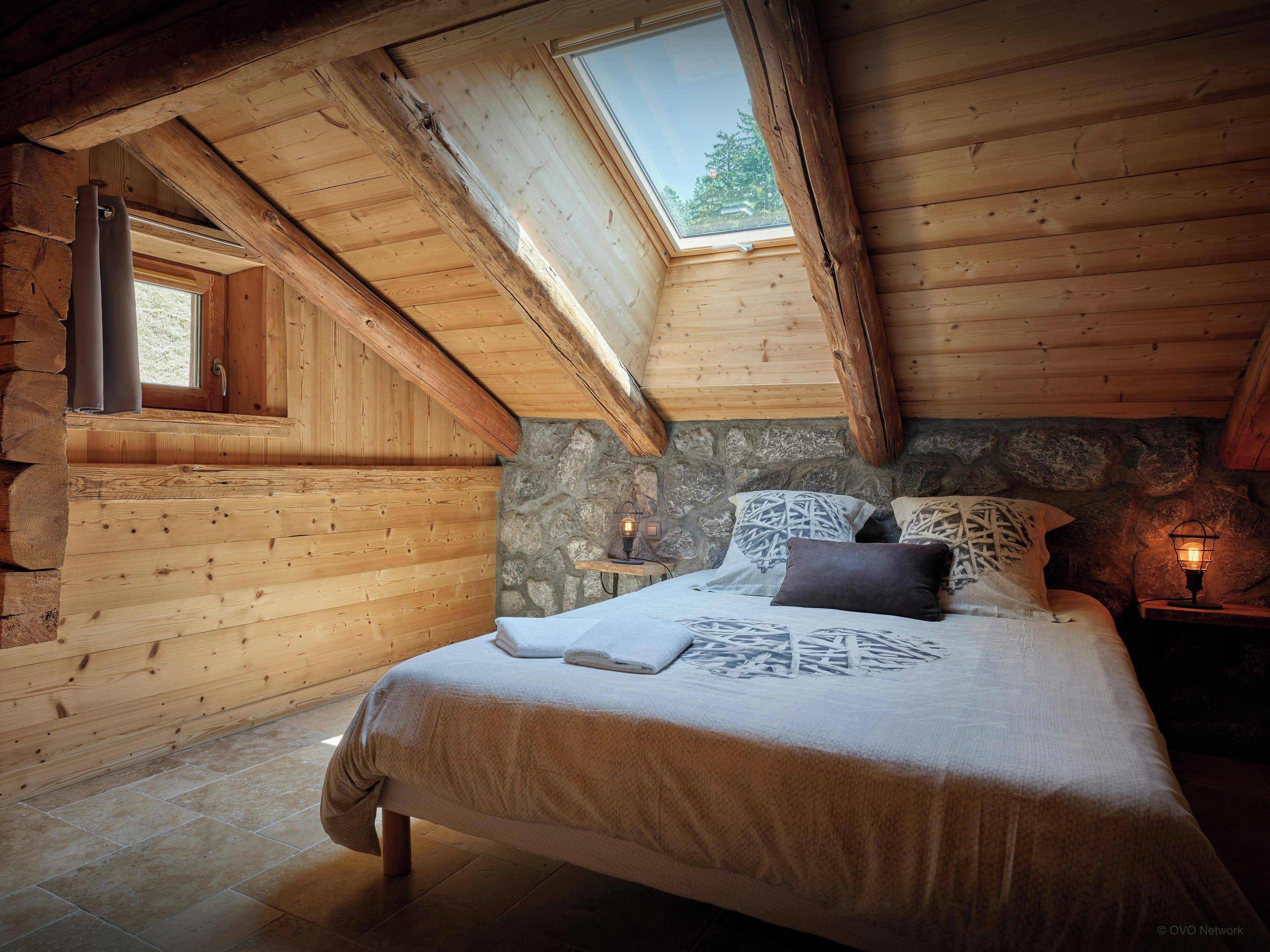 5 bedrooms, WiFi, bed sheets