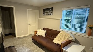 Living area - Welcome To Your Emerald City Getaway & Retreat! (Seattle)