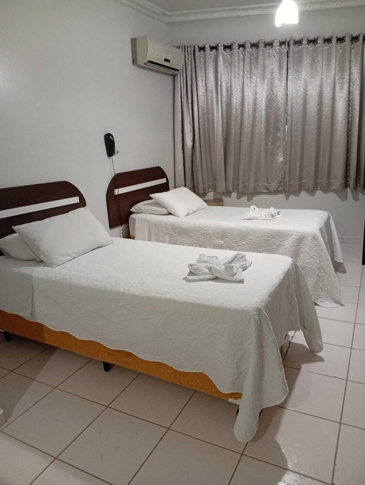 Habitación con 2 camas individuales | Escritorio y wifi gratis