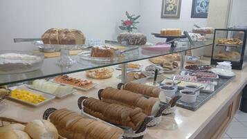 Free daily buffet breakfast