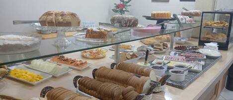 Free daily buffet breakfast