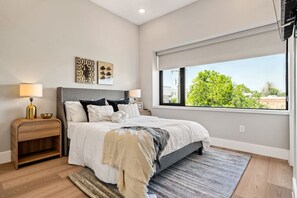 2 Schlafzimmer, Schreibtisch, Bügeleisen/Bügelbrett, WLAN