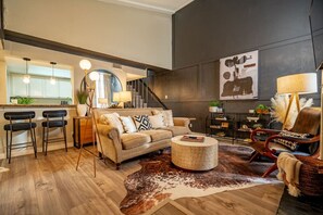 TV - Sunlit Designer Home with Tranquil Sunroom Space (Garland)