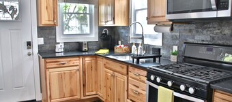 Family-Friendly Lakewood Home 4BR, Full Kitchen & Yard!