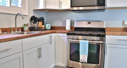 Family-Friendly Lakewood Home 4BR, Full Kitchen & Yard!