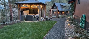 4 Acre Hiker's Nature Sanctuary in town