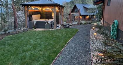 4 Acre Hiker's Nature Sanctuary in town