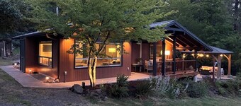 4 Acre Hiker's Nature Sanctuary in town