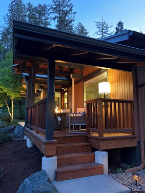 Terrace/patio - 4 Acre Hiker's Nature Sanctuary in town (Eugene)