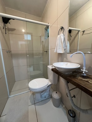 Deluxe Suite, Balcony, Beach View | Bathroom