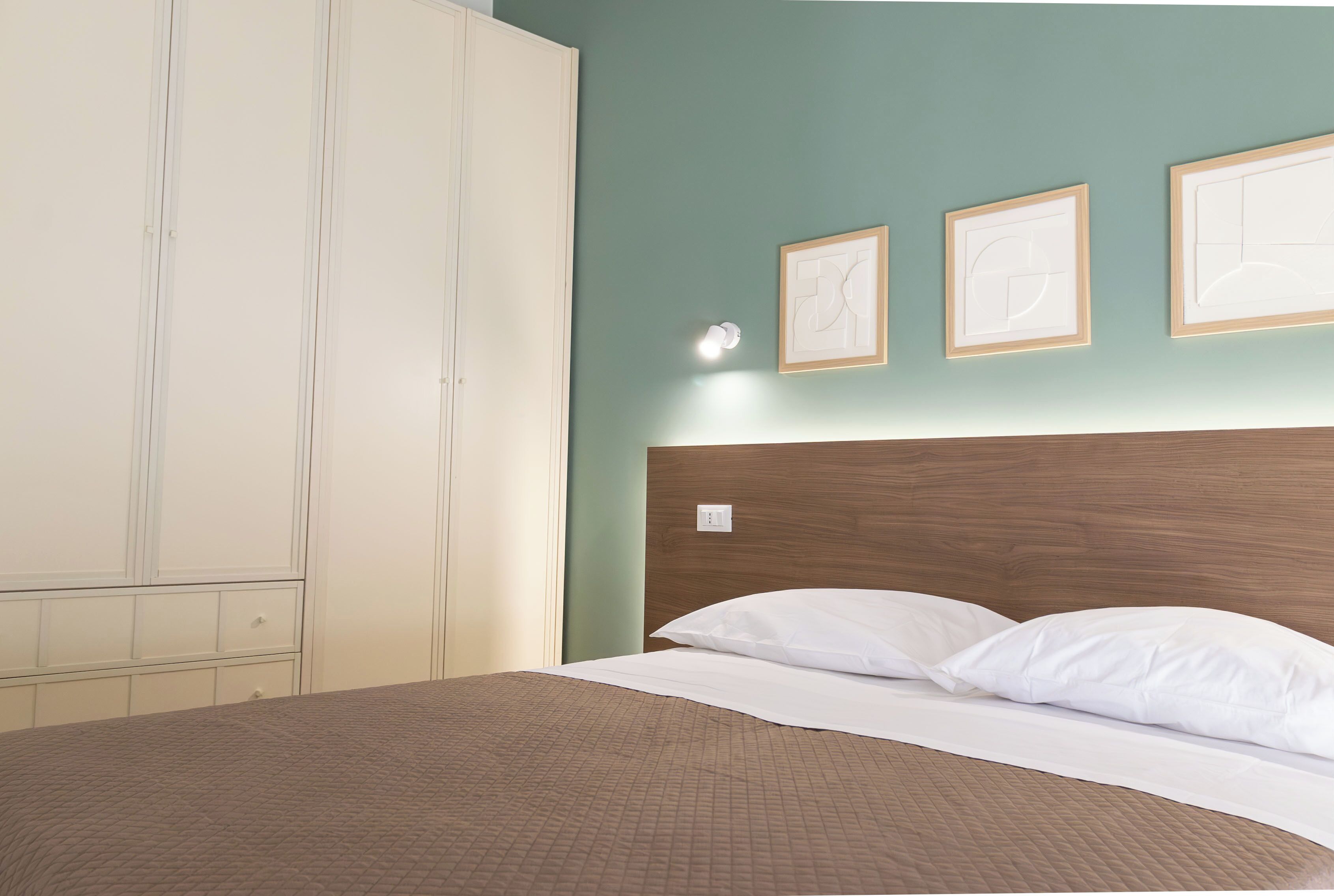 5 bedrooms, WiFi, bed sheets