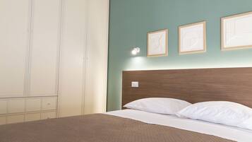 5 bedrooms, WiFi, bed sheets