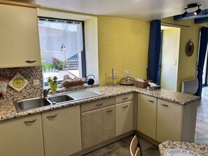 Kühlschrank, Mikrowelle, Ofen, Toaster