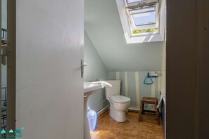 Bathroom - Family house in Pléneuf | 10 guests | Ref 1010 (PLENEUF VAL ANDRE)