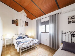 2 bedrooms, iron/ironing board, free WiFi, bed sheets - Cubo's Casa Rural Villa Aitana / private pool / near Caminito del Rey / free Wi-Fi (Ardales)