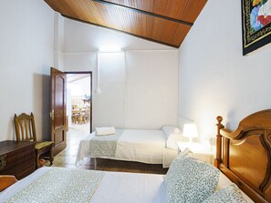 2 多间卧室、熨斗/熨衣板、免费 WiFi、床单