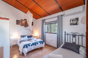 2 dormitoris, planxa i posts de planxar, wifi gratuïta i roba de llit 