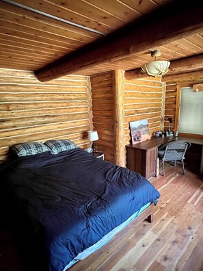 2 bedrooms, desk, free WiFi, bed sheets