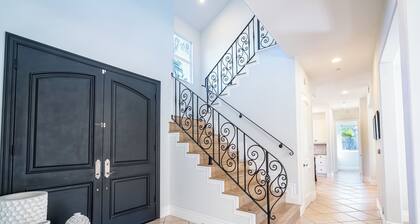 Spacious Mediterranean 5-bedroom house with AC, WiFi in marvelous Los Angeles