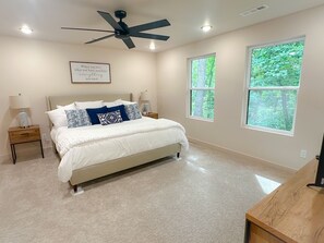 3 bedrooms, desk, iron/ironing board, travel cot