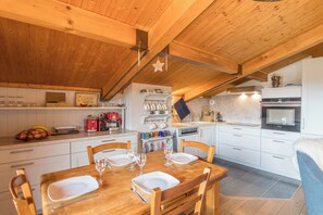 Fridge, dishwasher, coffee/tea maker