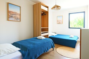 3 bedrooms, iron/ironing board, WiFi, bed sheets