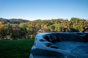 Outdoor spa tub - Private 5BR/4BA Mountain Home with Hot Tub, Pool Table & Blue Ridge Views (Banner Elk)