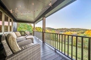 Property grounds - Private 5BR/4BA Mountain Home with Hot Tub, Pool Table & Blue Ridge Views (Banner Elk)