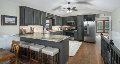 5BR Retreat on 19 Private Acres with Hot Tub, Fire Pit & Mountain Views