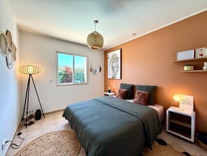 4 bedrooms, travel cot, WiFi