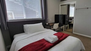 A hotel room with a bed, a desk, and a chair. - Easy access to I-5, Hwy 99. 1 bus stop from Aurora Transit Center. (Edmonds)