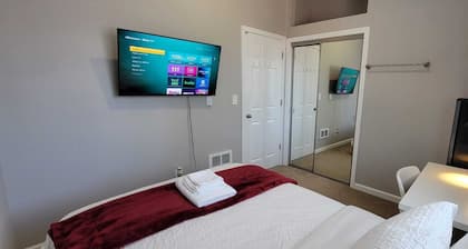 Easy access to I-5, Hwy 99. 1 bus stop from Aurora Transit Center.