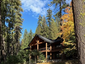 Exterior - Priest Lake Waterfront Cabin! Sleeps 13; 5-beds, 3.5 bath, Dock,150' waterfront (Coolin)