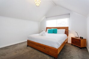 3 bedrooms, iron/ironing board, free WiFi