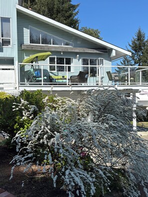 Exterior - Bayview Bed and Breakfast (Mill Bay)