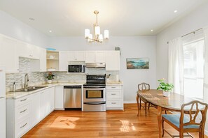 Deluxe-Apartment, Gartenblick | Eigene Küche