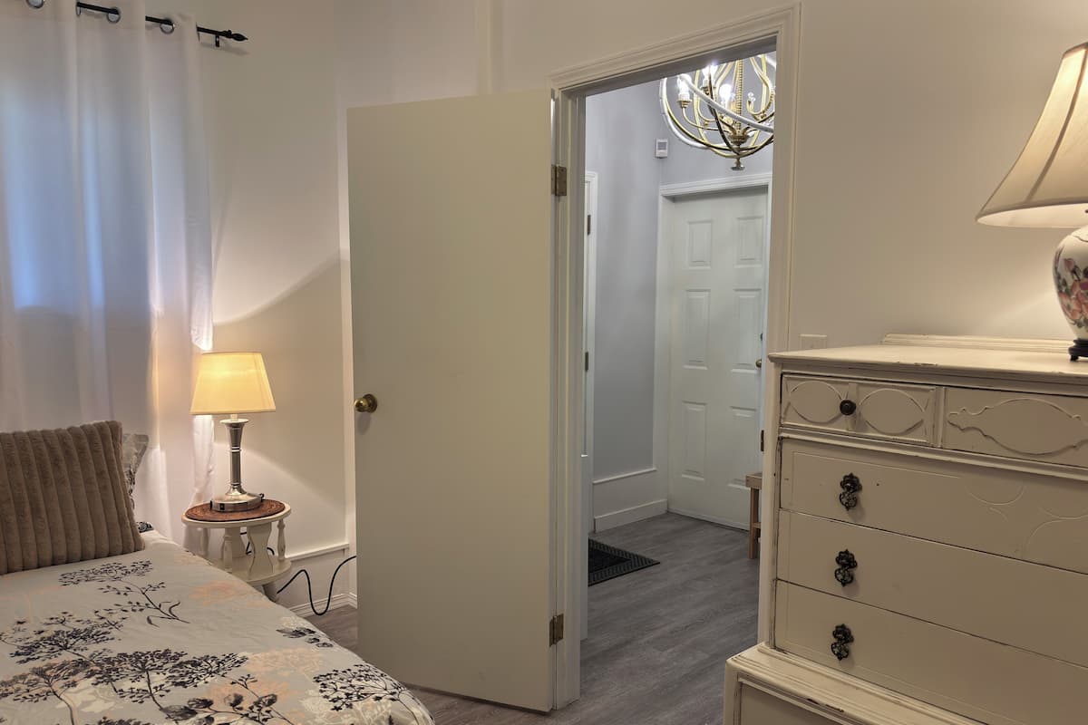 Chambre Simple Classique | Bureau, espace de travail pour ordinateur portable, Wi-Fi gratuit