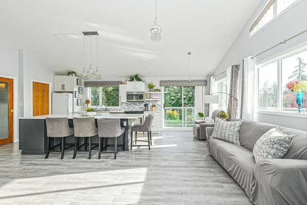 Interior - Bayview Bed and Breakfast (Mill Bay)