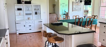 The Hanover Haven - Slice of Paradise - 10 minutes to Downtown Madison