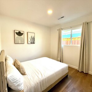 3 bedrooms, iron/ironing board, WiFi, bed sheets