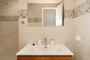 Douche, serviettes fournies