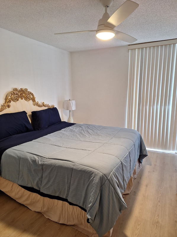 1 habitación, tabla de planchar con plancha, wifi y ropa de cama